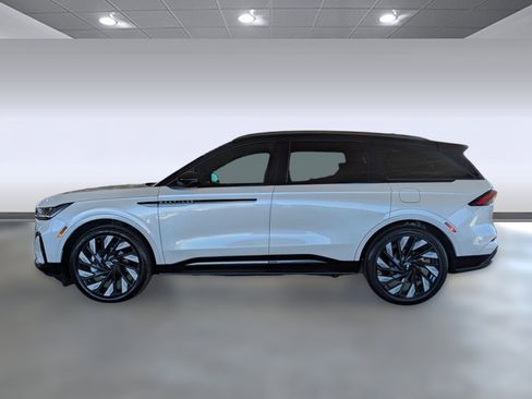 Used 2024 Lincoln Nautilus Reserve w/ Equipment Group 202A image 2