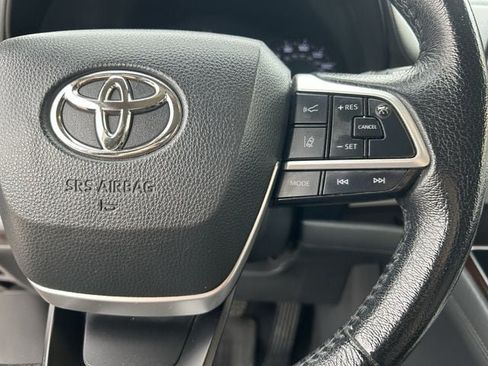 Used 2021 Toyota Sienna XLE FWD image 27