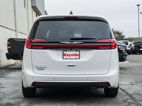 New 2026 Chrysler Pacifica Select FWD image 15