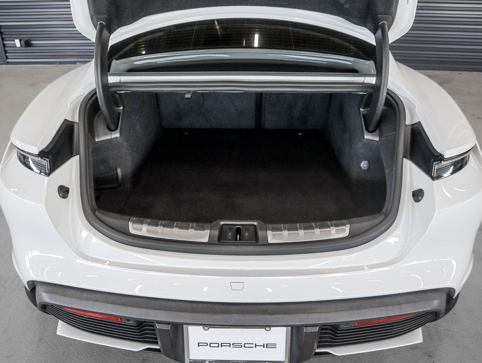 Used 2020 Porsche Taycan Turbo w/ Premium Package AWD/4WD image 27