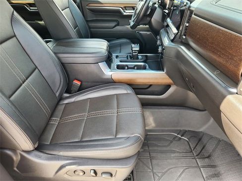 Used 2024 Chevrolet Silverado 1500 High Country w/ Technology Package image 14