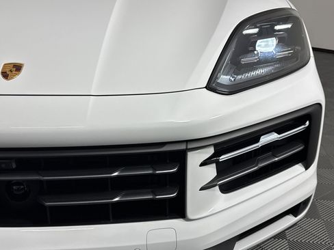 Certified 2026 Porsche Cayenne AWD/4WD image 11
