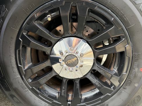 Used 2011 Nissan Frontier SV image 17