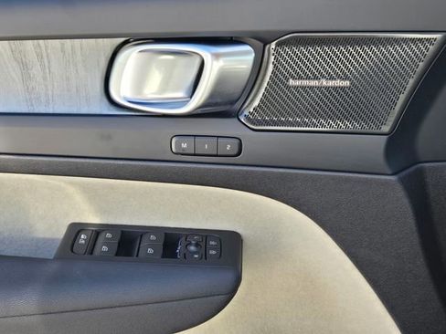 New 2026 Volvo XC40 B5 Ultra image 28