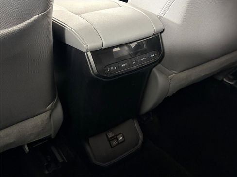 Certified 2023 Toyota Highlander L image 34