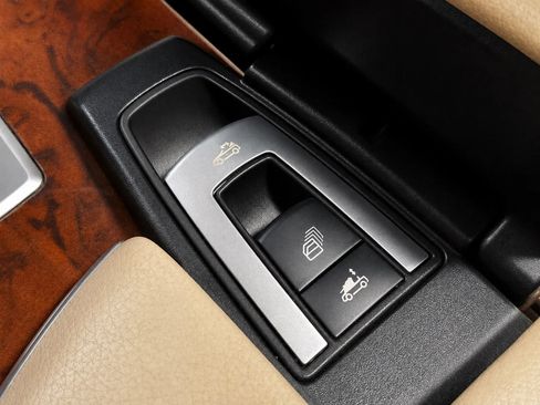 Used 2013 Mercedes-Benz SL 550 image 38