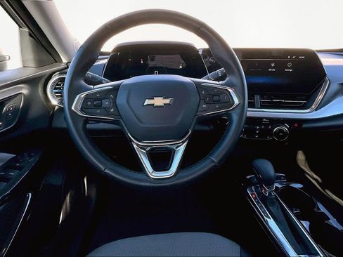 Certified 2024 Chevrolet Trax LT w/ LT Convenience Package image 11