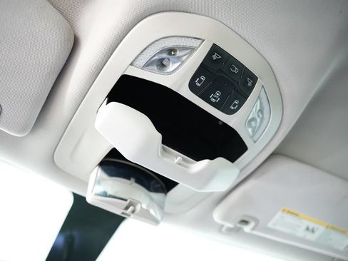 Used 2022 Chrysler Voyager LX FWD image 44