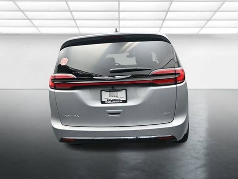 New 2026 Chrysler Pacifica Select image 7