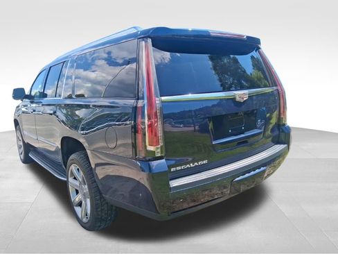 Used 2020 Cadillac Escalade ESV Luxury RWD image 4