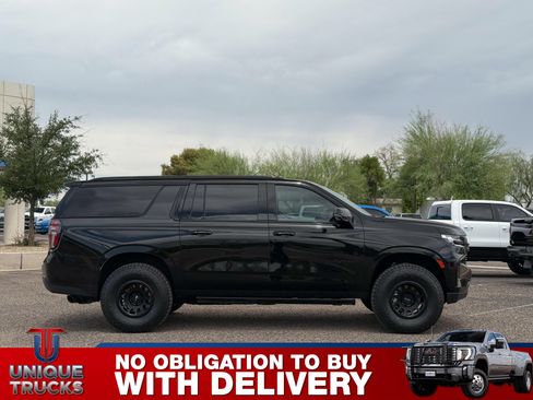 Used 2023 Chevrolet Suburban RST w/ Luxury Package AWD/4WD image 4
