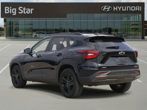 Used 2025 Chevrolet Trax ACTIV w/ Sunroof Package image 3