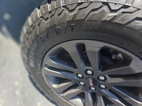 Used 2018 GMC Canyon SLE w/ Nightfall Edition AWD/4WD image 7