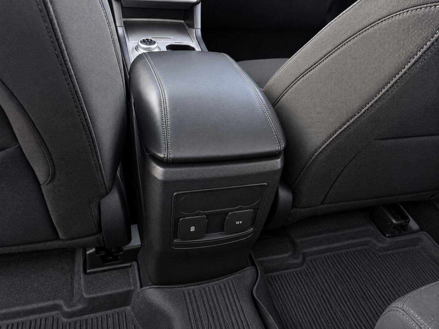 Used 2024 Ford Explorer XLT RWD image 14