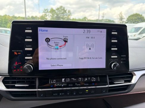 Used 2024 Toyota Sienna XLE AWD/4WD image 10