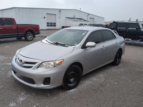 Used 2011 Toyota Corolla LE image 1