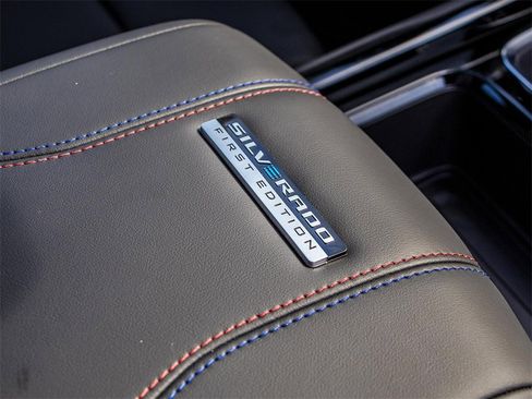 New 2024 Chevrolet Silverado EV RST image 19