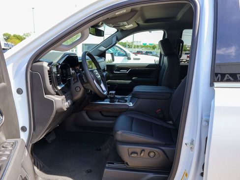 New 2026 GMC Sierra 1500 SLT image 7