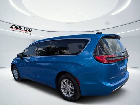 New 2026 Chrysler Pacifica Select FWD image 5