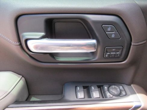 Used 2019 GMC Sierra 1500 SLT w/ SLT Premium Plus Package AWD/4WD image 19