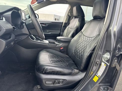 Used 2022 Toyota RAV4 XLE image 12