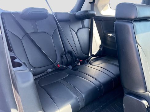 Used 2024 Honda Pilot Touring image 29