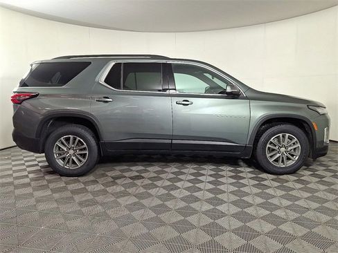Used 2022 Chevrolet Traverse LT image 7