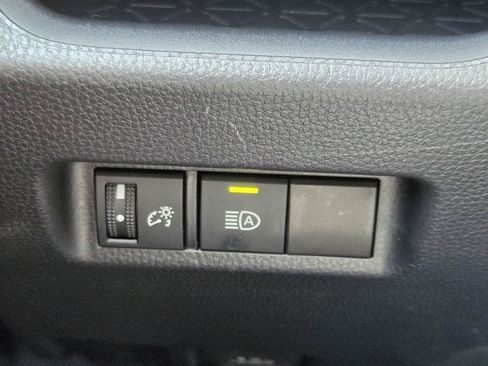 Used 2025 Toyota RAV4 XLE FWD image 24