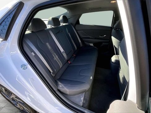 Used 2024 Hyundai Elantra SEL w/ Convenience Package image 27