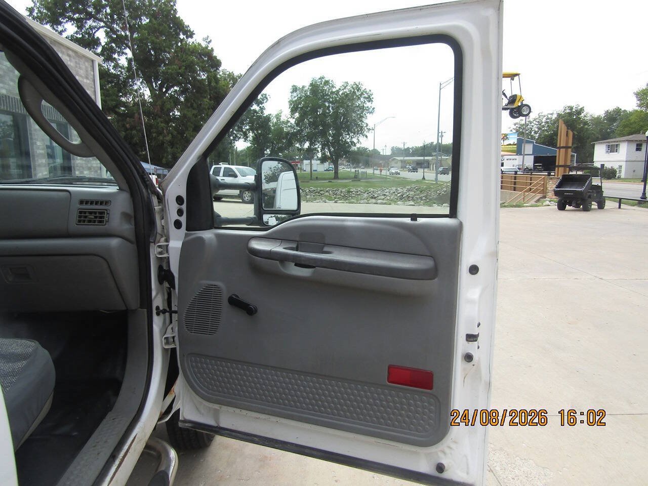 Used 2004 Ford F550 2WD Crew Cab Super Duty image 15