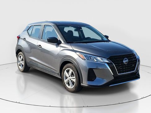 Used 2023 Nissan Kicks S FWD image 3