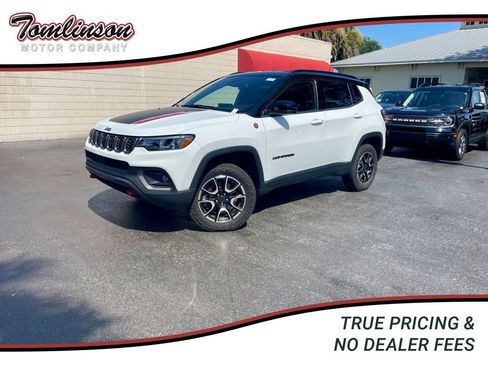 Used 2025 Jeep Compass Trailhawk AWD/4WD image 1