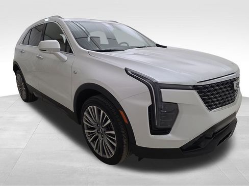 Used 2024 Cadillac XT4 Premium Luxury image 2