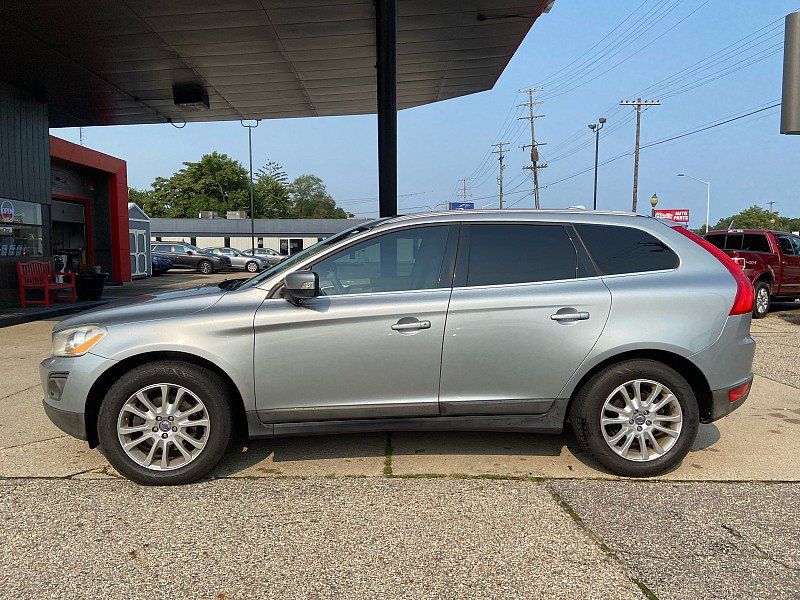 Used 2010 Volvo XC60 T6 AWD/4WD image 2