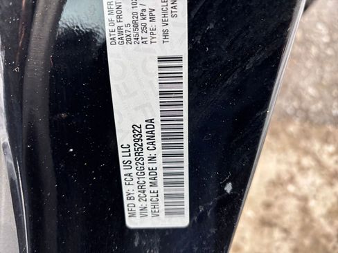 Used 2025 Chrysler Pacifica Limited image 34