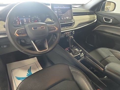 Used 2024 Jeep Compass Latitude image 8