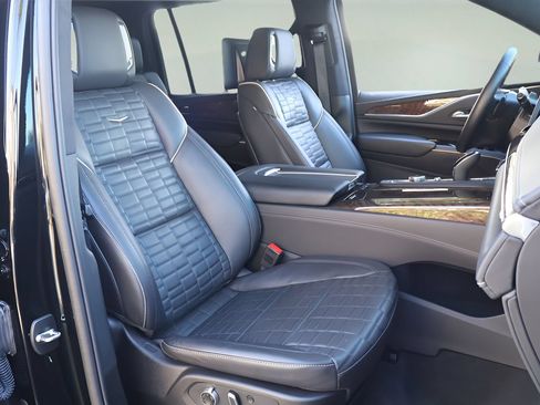 Certified 2024 Cadillac Escalade ESV Sport Platinum w/ LPO, ONYX Package AWD/4WD image 24