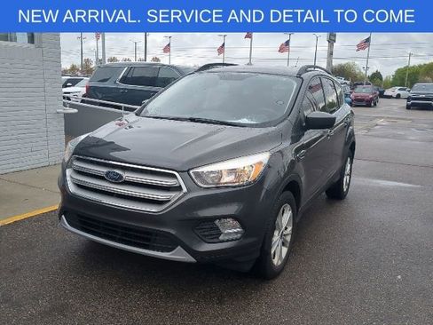 Used 2018 Ford Escape SE w/ SE Sync 3 Package AWD/4WD image 11