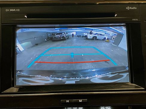 Used 2018 Toyota Avalon XLE w/ Carpet Mat Package FWD image 9