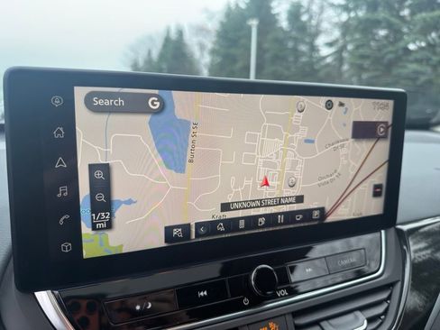 Used 2023 Nissan Altima 2.5 SR w/ SR Premium Package image 23