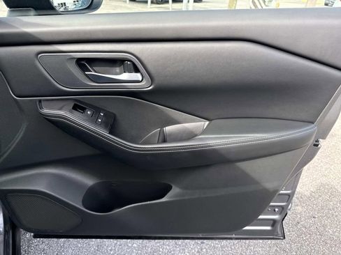 Used 2025 Nissan Rogue SV image 13