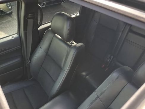 Used 2018 Jeep Grand Cherokee Altitude RWD image 35