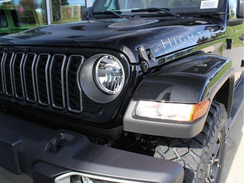 New 2025 Jeep Gladiator Sport image 32