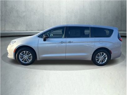 New 2026 Chrysler Pacifica Select