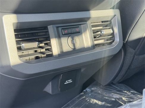 New 2026 Ford F250 Lariat w/ Black Appearance Package image 19