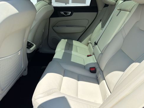 Used 2024 Volvo XC60 B5 Ultimate w/ Protection Package Premier AWD/4WD image 21