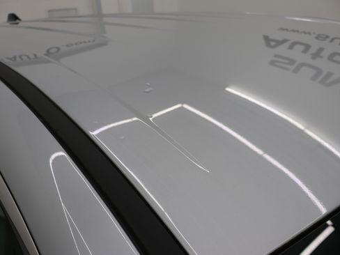 Used 2024 Chrysler Pacifica Touring-L image 4