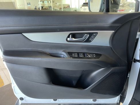 Certified 2025 Nissan Murano SL image 9