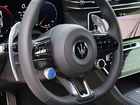 New 2026 Maserati Grecale Folgore AWD/4WD image 21