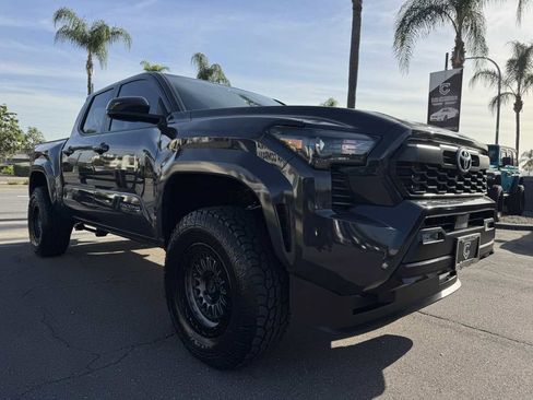 Used 2025 Toyota Tacoma TRD Sport image 9